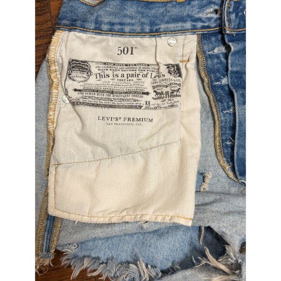 Levi's Premium 501 Shorts 26 Womens Distressed Denim Blue Ripped High-Waisted - Picture 4 of 12